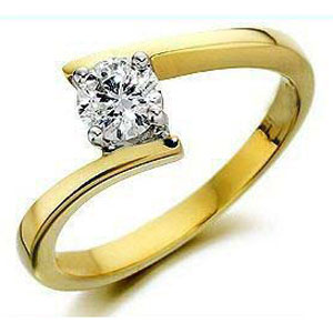 A lovely diamond on gold ring